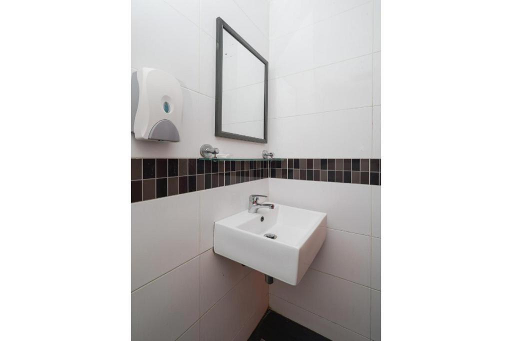 Oyo 90106 Sindbad Hotel كوالالمبور المظهر الخارجي الصورة